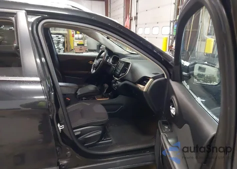 2015 Jeep Cherokee Latitude z USA, uszkodzony, nr VIN 1C4PJMCB6FW571501